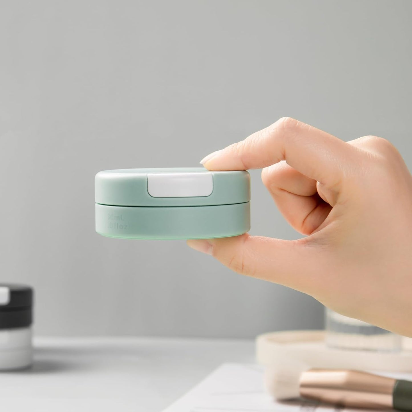 Gemice Travel Containers for Toiletries, Magnetic Travel Containers, TSA Approved Cream Jars with Toiletry Bag, Leak-proof Small 1oz Capsules Set with Multiple Labels for Organization (4 Pack)