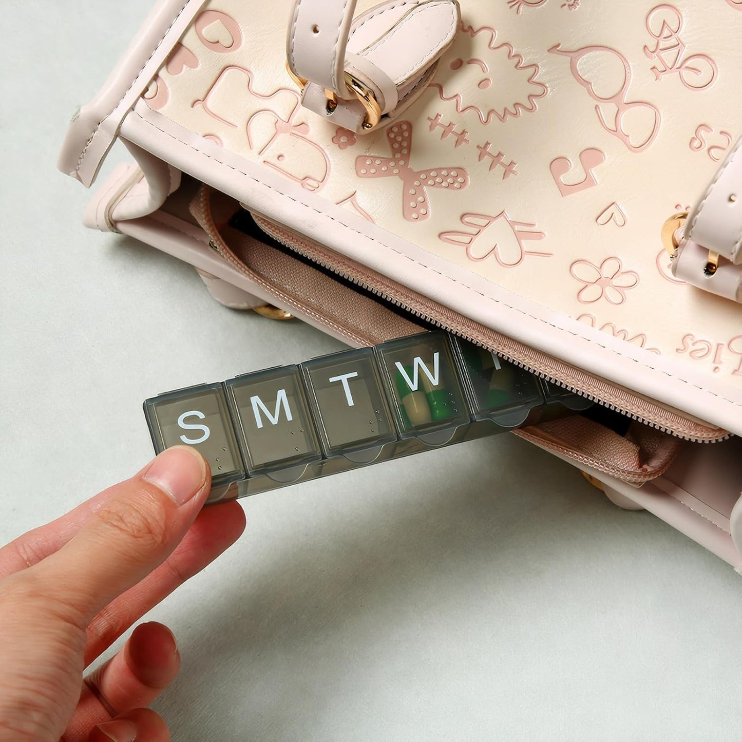 4 Pack Weekly (7-Day) Pill Organizer, 7 Days Pill Case Travel Daily Pill Box Portable Medicine Organizer and Planner with Compartment for Vitamins, Fish Oil, Supplements and Medication (4 Colors)