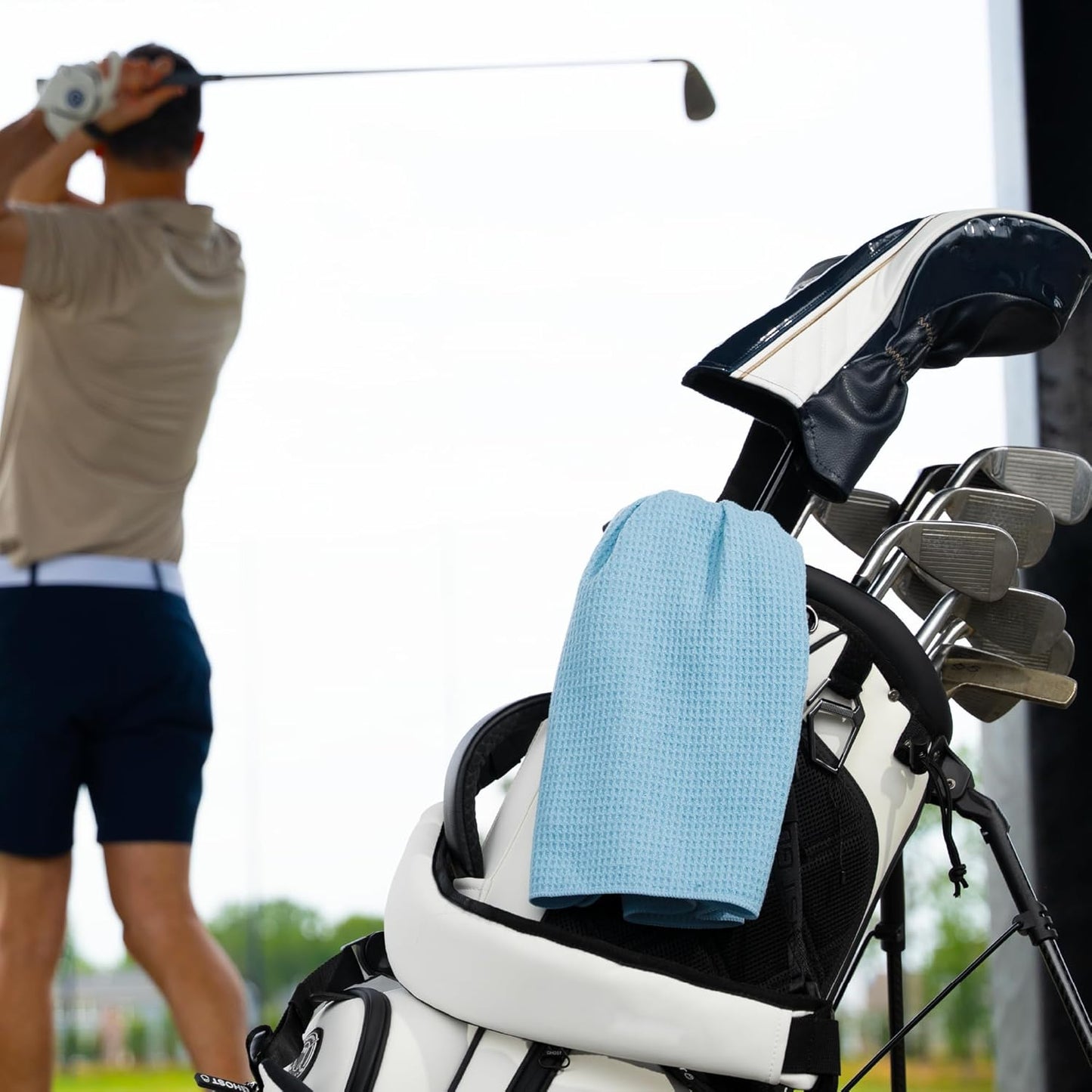 S&T INC. Microfiber Gym Towels, Yoga Towel for Home and Gym Bag, 16 Inch x 27 Inch, 3 Pack