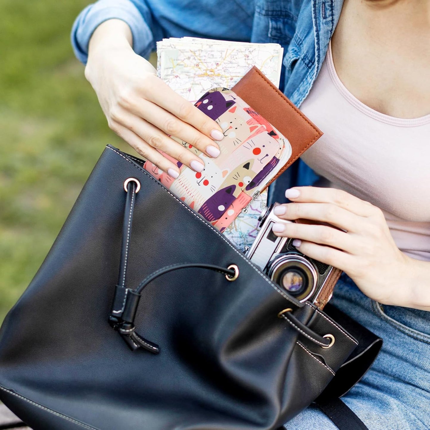 Sanitary Napkin Storage Bag, Portable Period Bags for Teen Girls, Tampon Disposal Bags Teen Pads Feminine Product Organizer, First Period Kit Pouch for Girls (Cat)